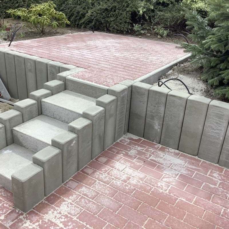 Gartenterrasse mit Betonstein für Einfamilienhaus in Neubrandenburg.