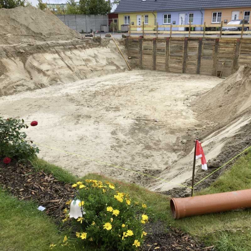 Bodenaustausch für den Neubau eines Einfamilienhaus mit Berliner Verbau in Neubrandenburg.